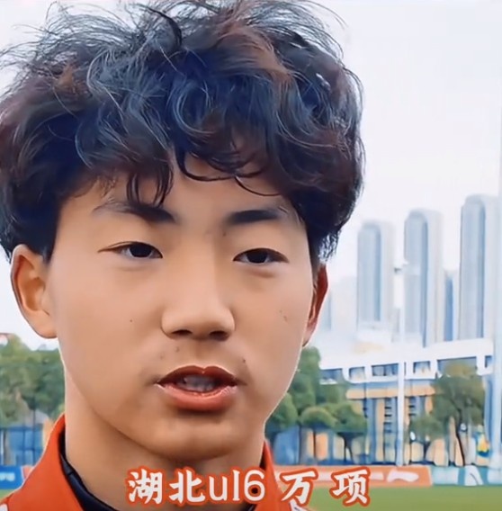 萬項談全運會吊射破門：發(fā)現(xiàn)門將站位不是很好，就很自信的射門